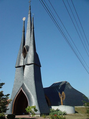 Paksi Szentlélek templom(PD) osbi https://en.wikipedia.org/wiki/File:Makoveczpaks.jpg
